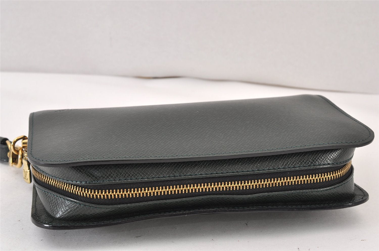 Authentic Louis Vuitton Taiga Baikal Clutch Bag Green M30184 LV 1423K