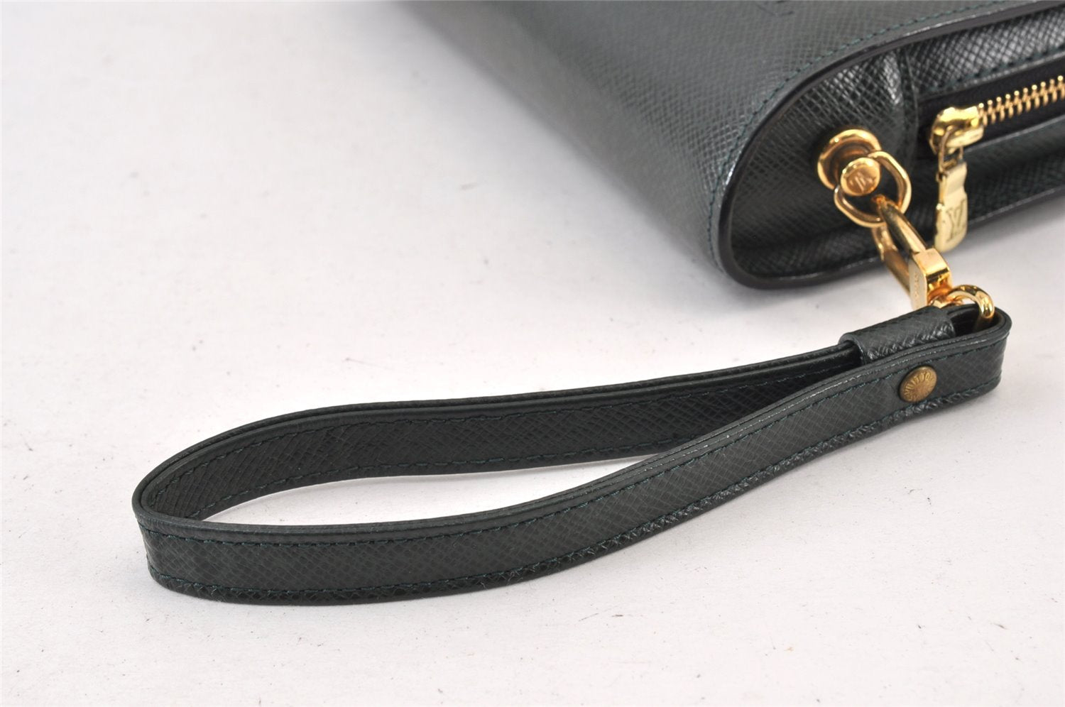 Authentic Louis Vuitton Taiga Baikal Clutch Bag Green M30184 LV 1423K