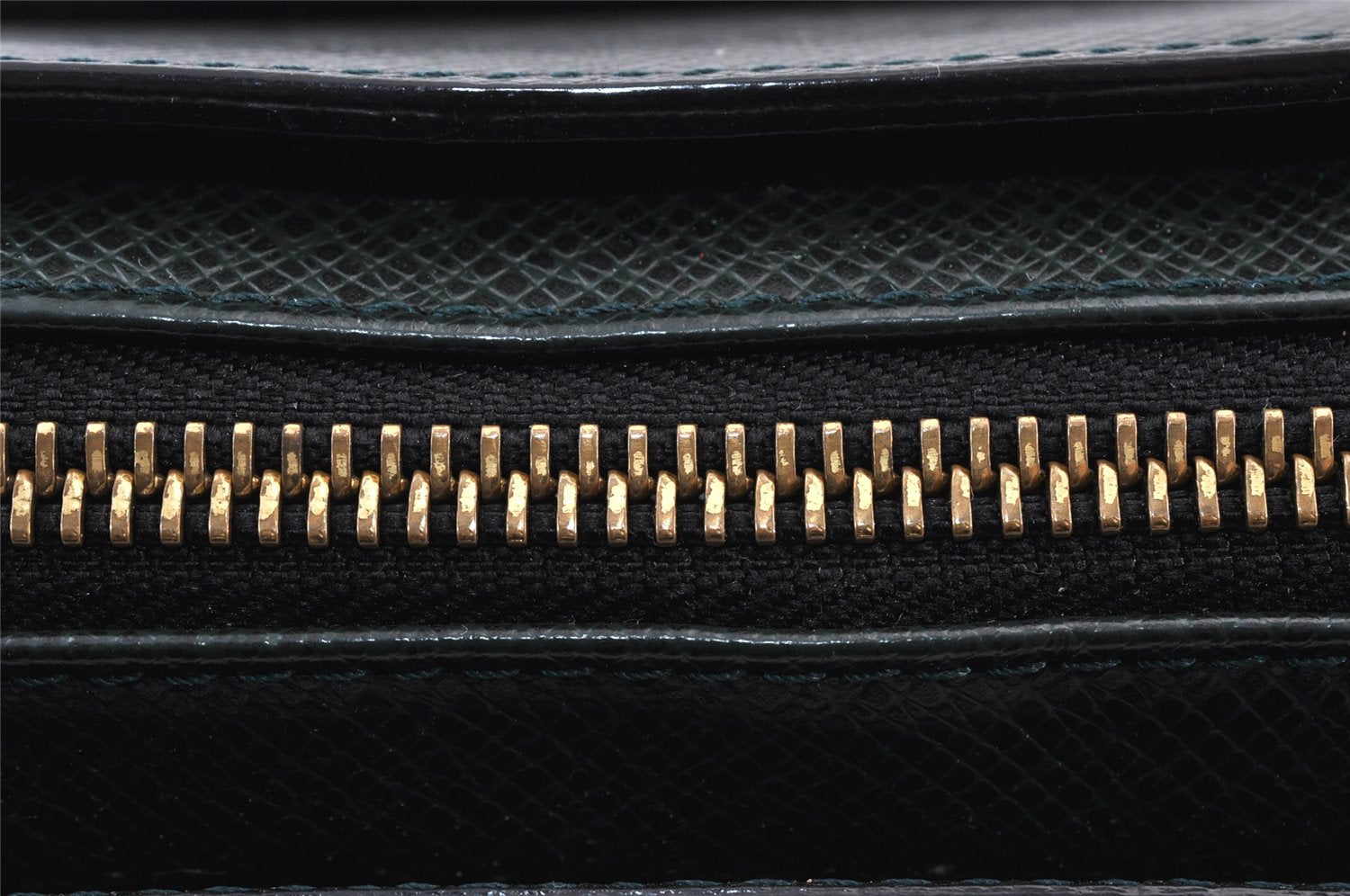 Authentic Louis Vuitton Taiga Baikal Clutch Bag Green M30184 LV 1423K