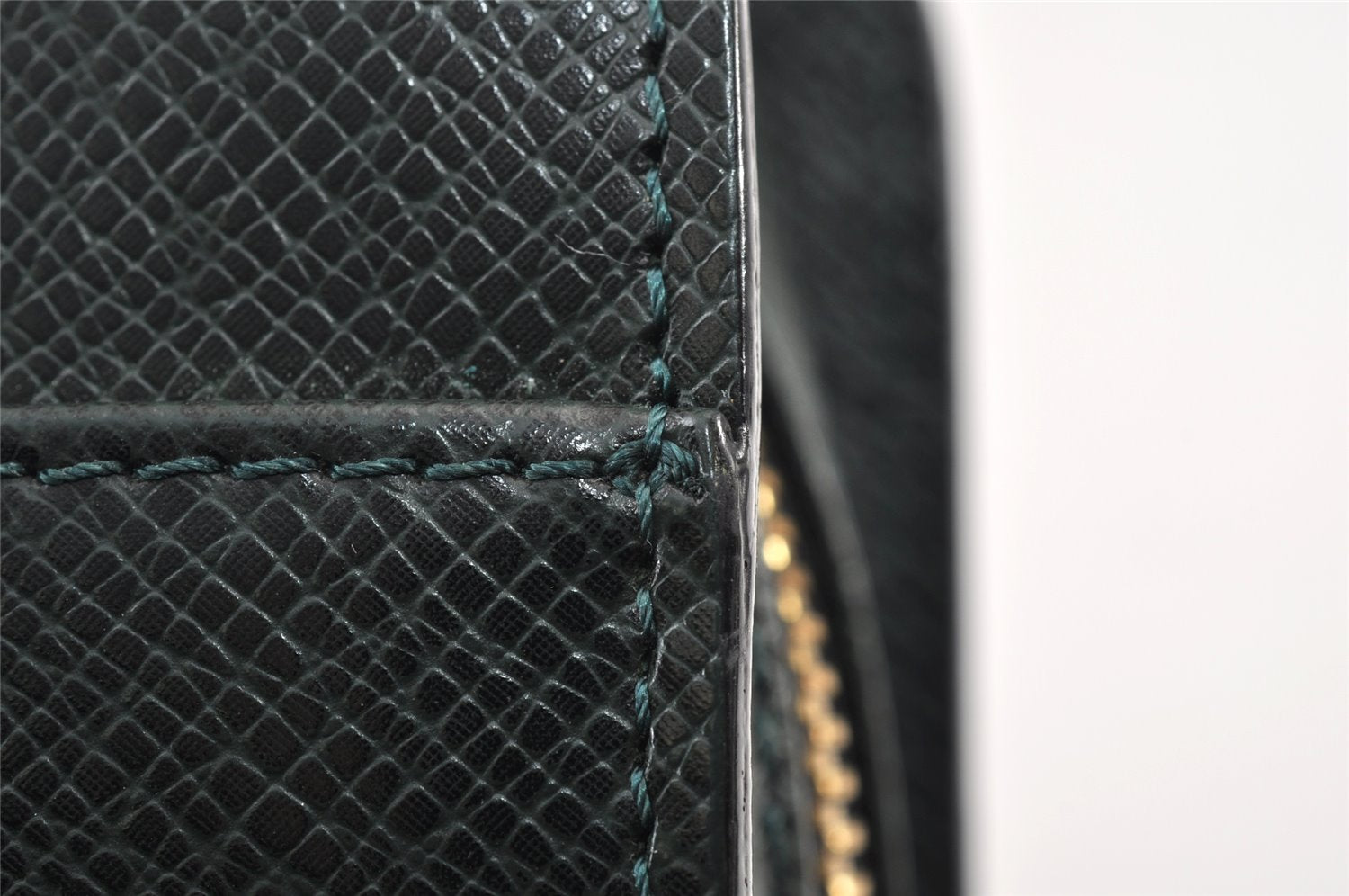 Authentic Louis Vuitton Taiga Baikal Clutch Bag Green M30184 LV 1423K