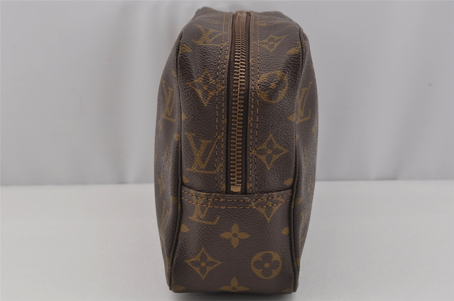 Auth Louis Vuitton Monogram Trousse Toilette 28 Clutch Hand Bag Old Model 1424J