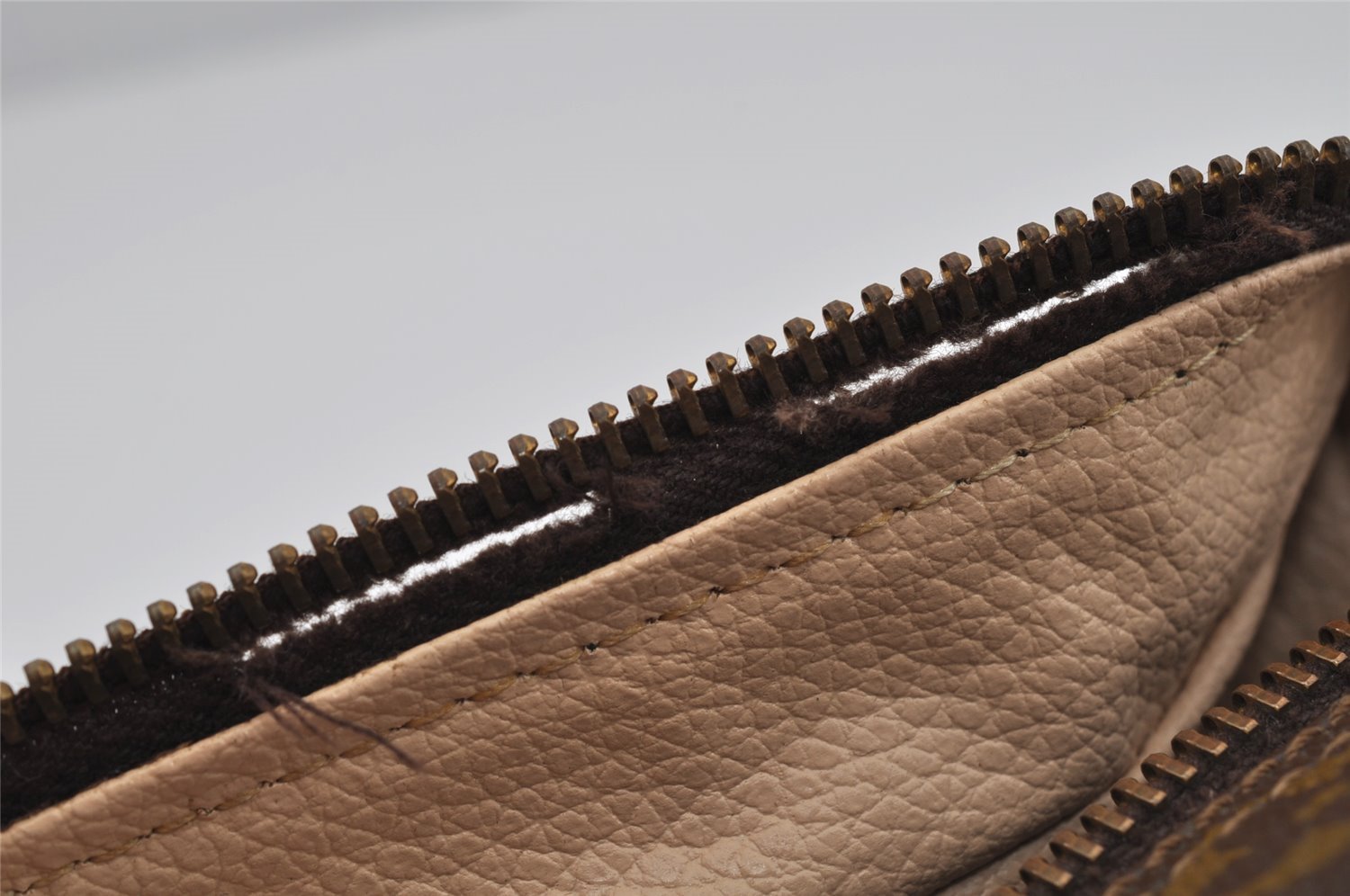 Auth Louis Vuitton Monogram Trousse Toilette 28 Clutch Hand Bag Old Model 1424J