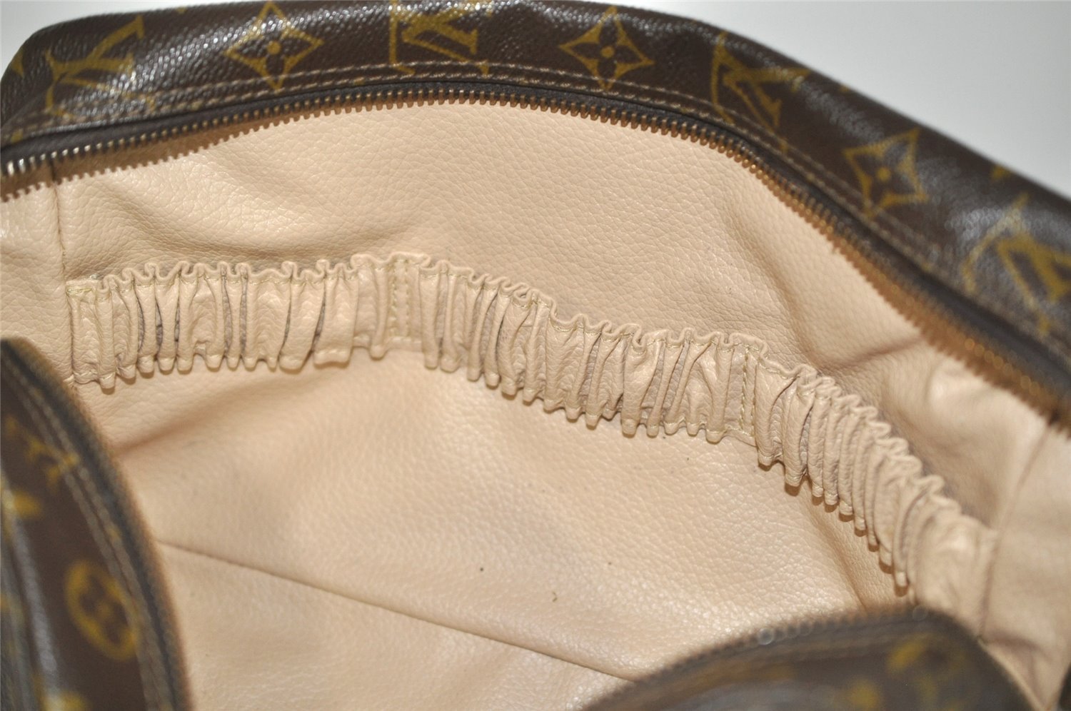 Auth Louis Vuitton Monogram Trousse Toilette 28 Clutch Hand Bag Old Model 1424J