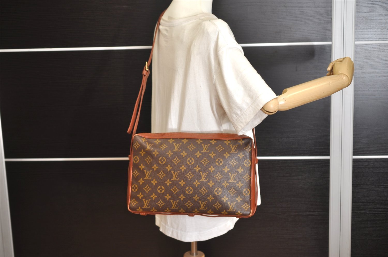 Authentic Louis Vuitton Monogram Sac Bandouliere 35 Shoulder Bag Old Model 1426K