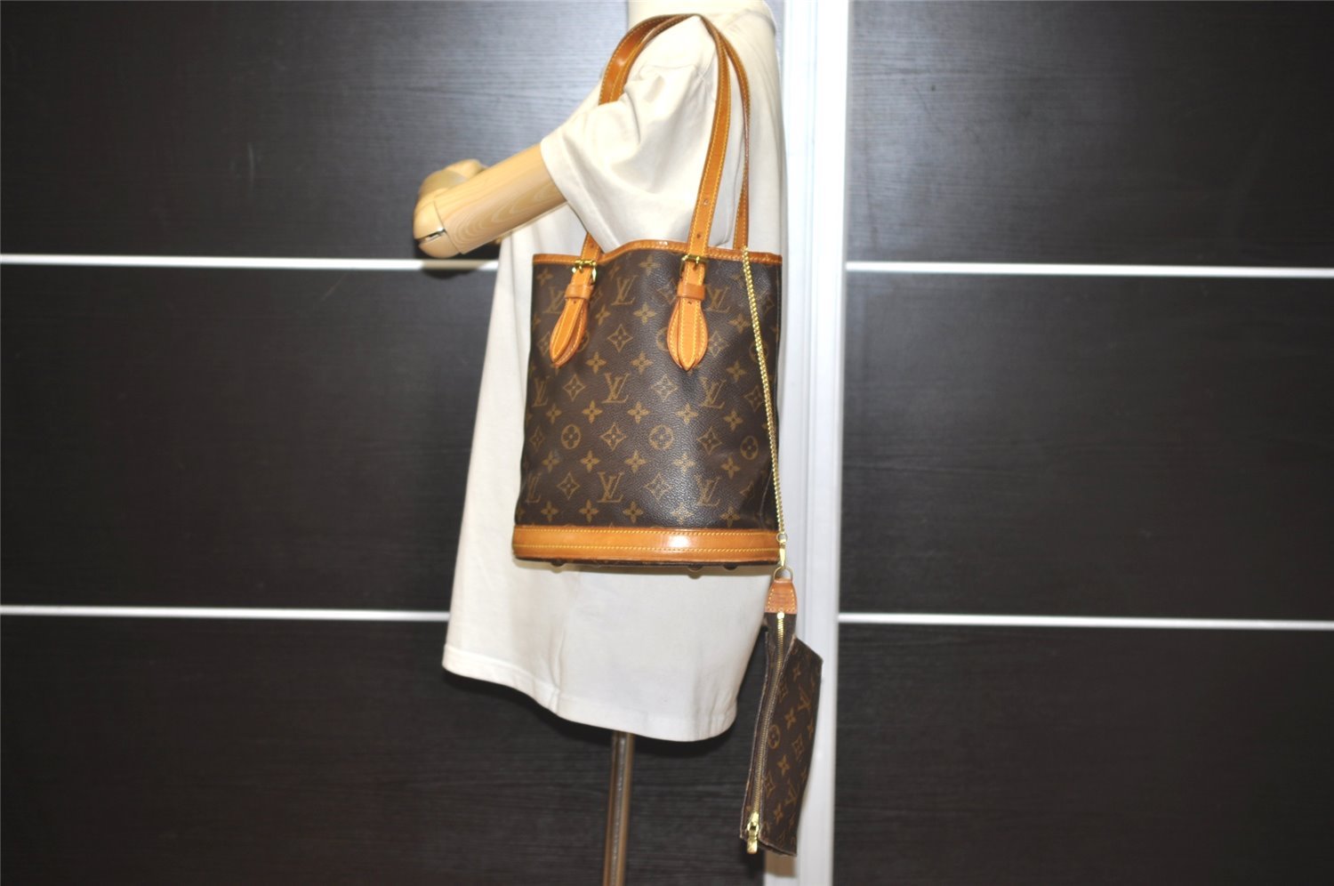 Authentic Louis Vuitton Monogram Bucket PM Shoulder Tote Bag M42238 Junk 1431I