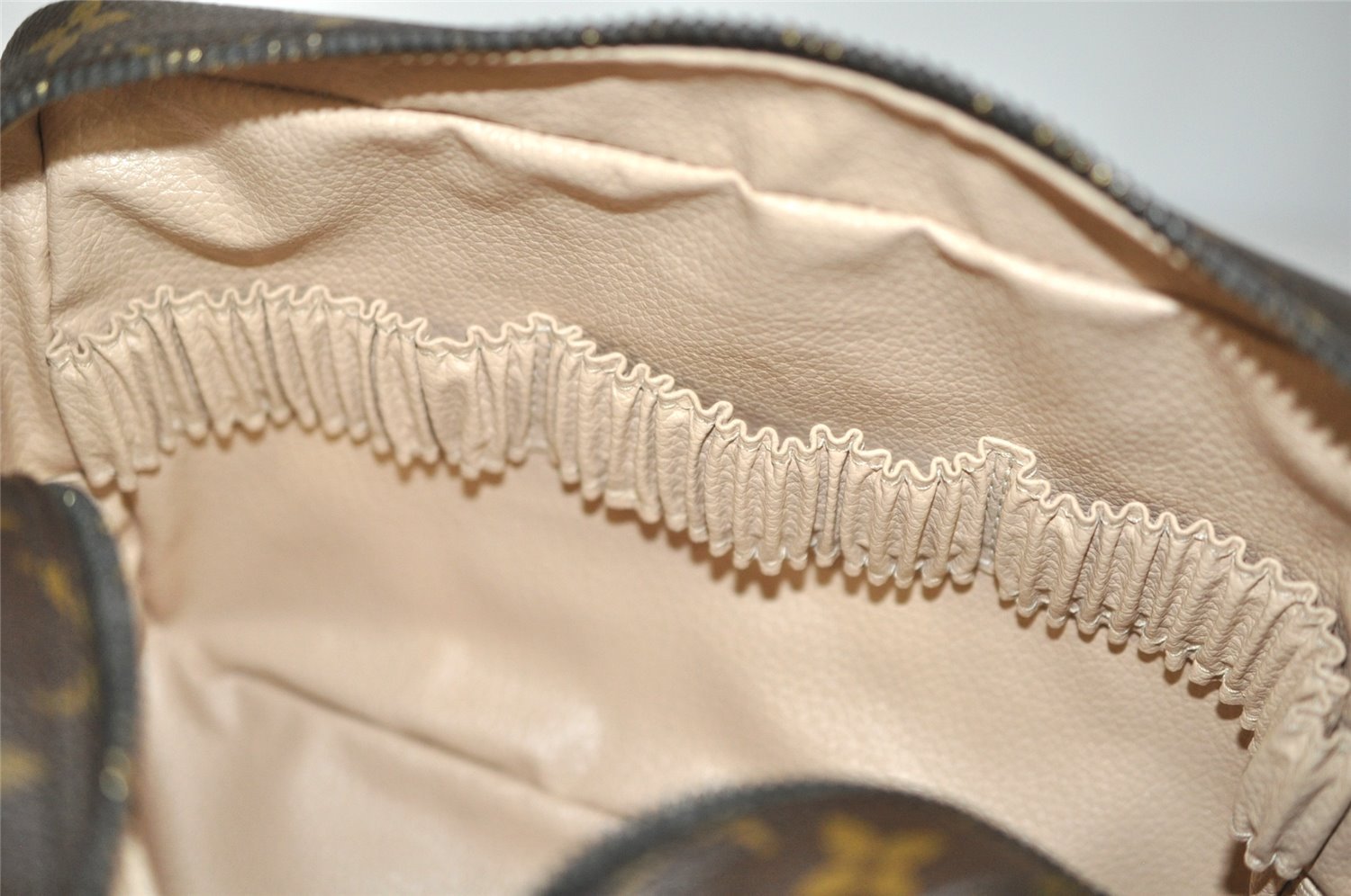 Auth Louis Vuitton Monogram Trousse Toilette 23 Clutch Hand Bag M47524 LV 1440I