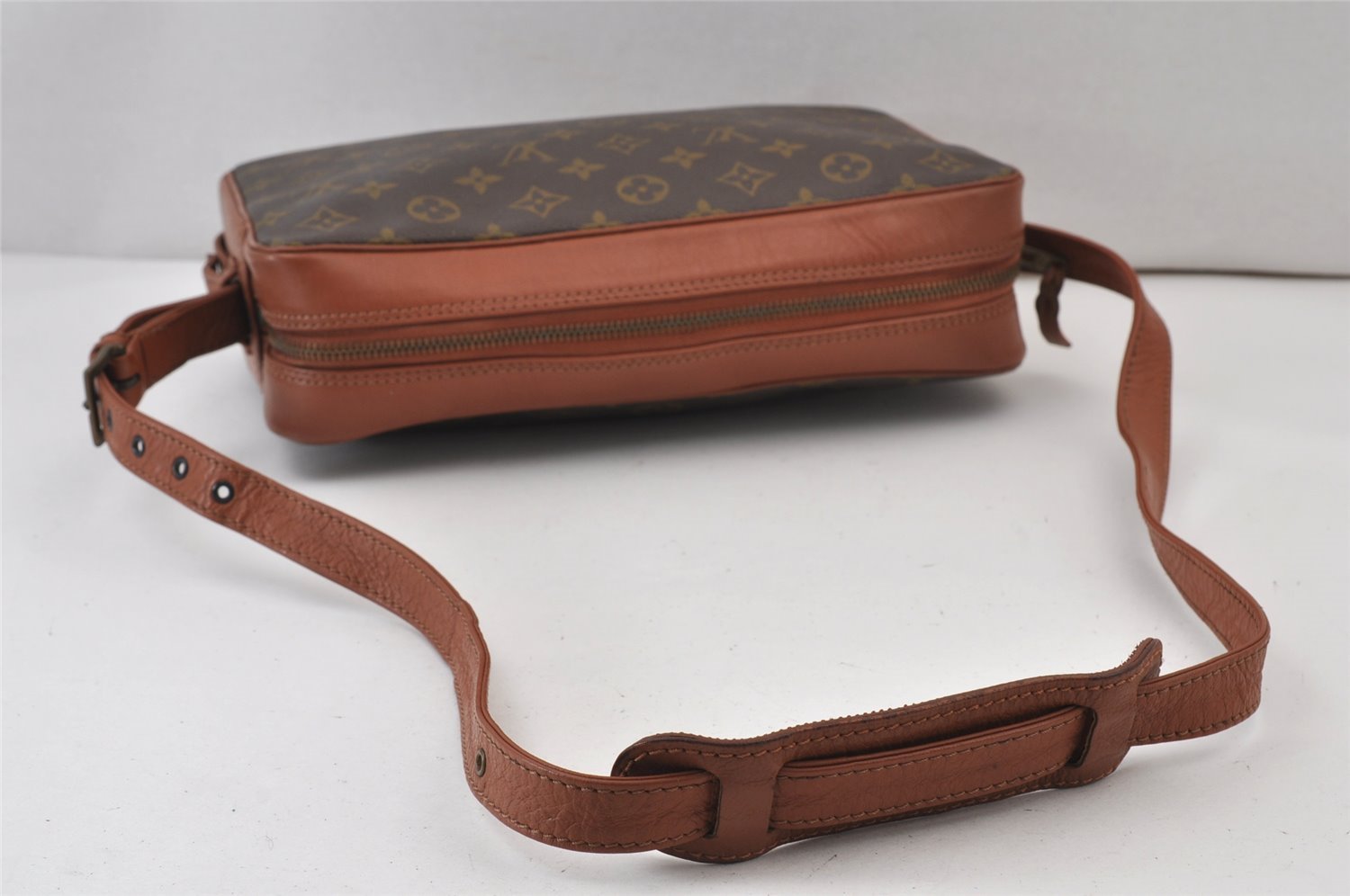 Authentic Louis Vuitton Monogram Sac Bandouliere 30 Shoulder Bag Old Model 1441K