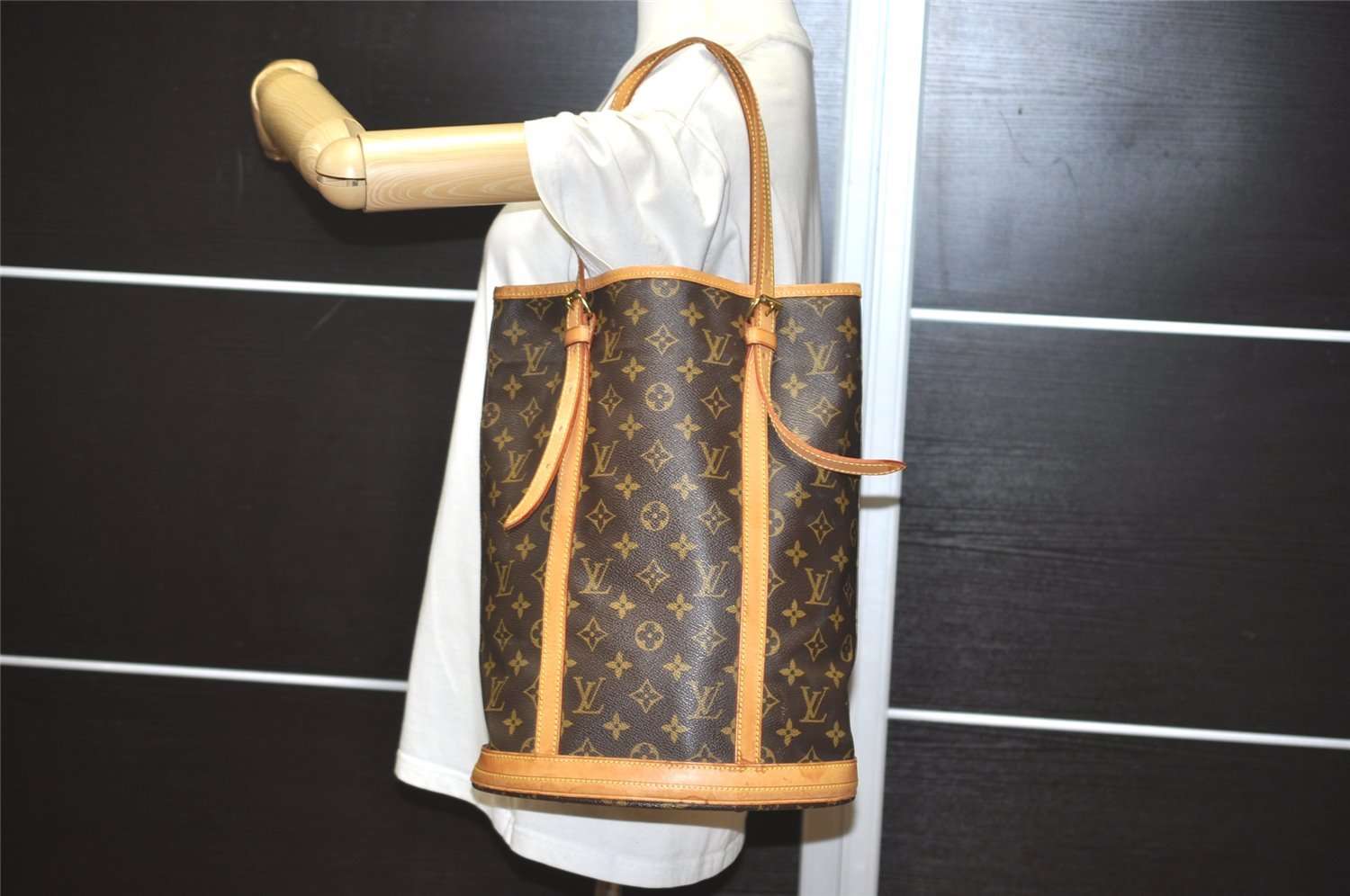 Authentic Louis Vuitton Monogram Bucket GM Shoulder Tote Bag M42236 LV 1447I