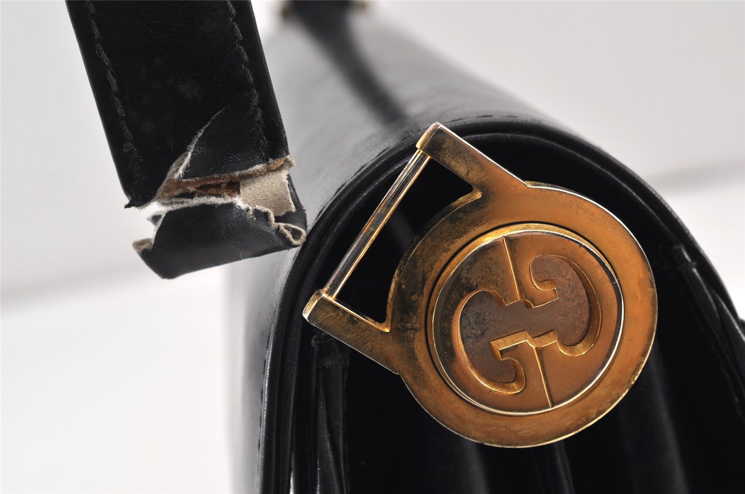 Authentic GUCCI Vintage Shoulder Hand Bag Purse Leather Black Junk 1451K