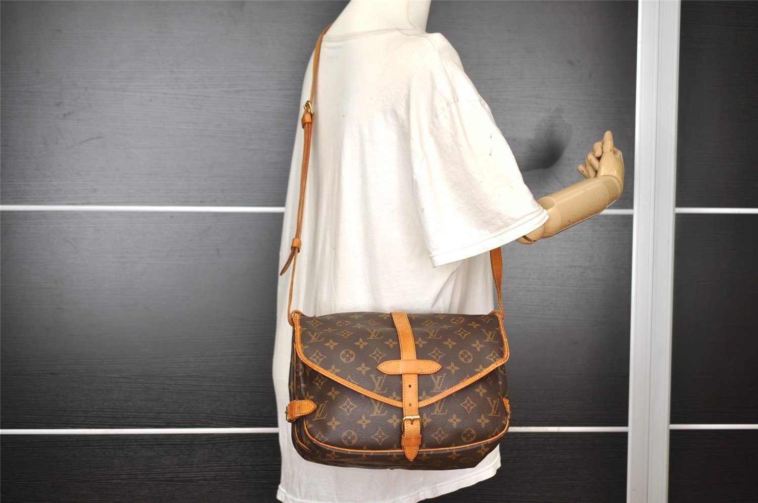 Authentic Louis Vuitton Monogram Saumur 30 Shoulder Cross Bag M42256 LV 1454I