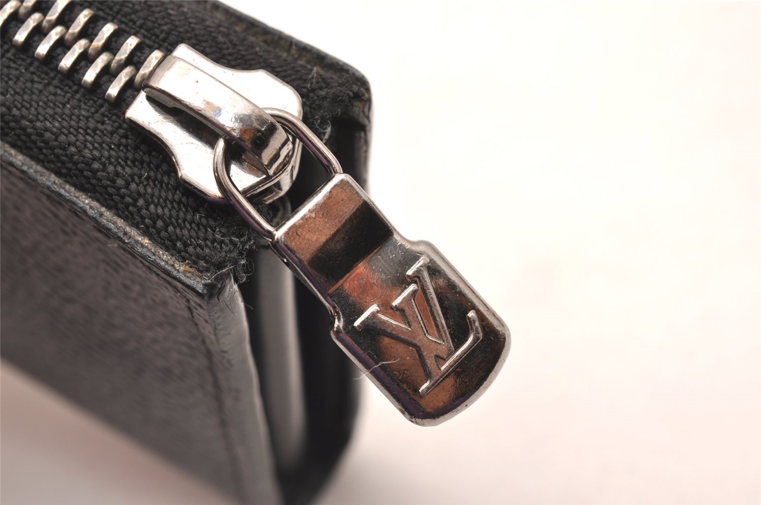 Authentic Louis Vuitton Damier Graphite Car Key Case M64410 LV 1456J