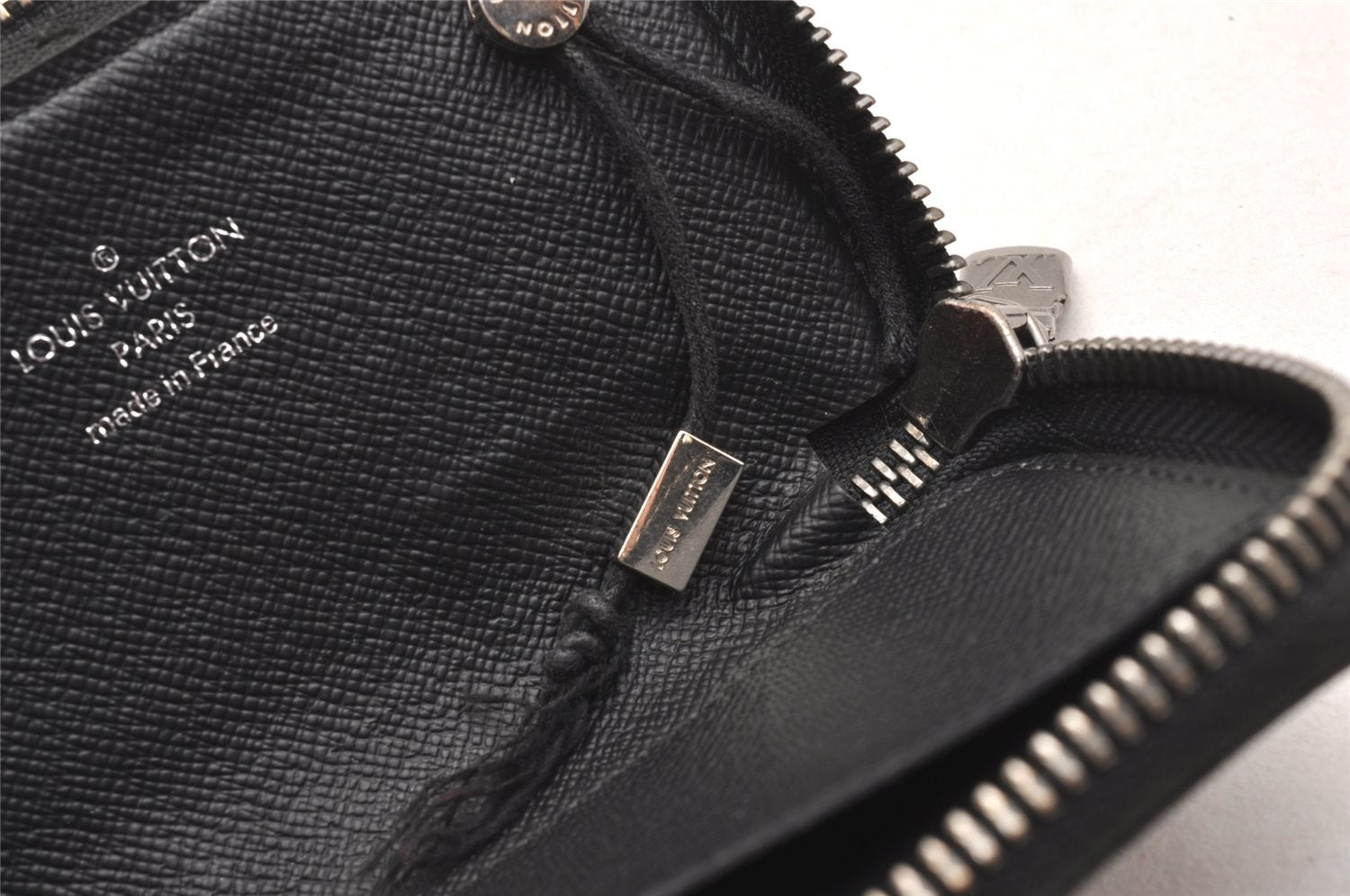 Authentic Louis Vuitton Damier Graphite Car Key Case M64410 LV 1456J