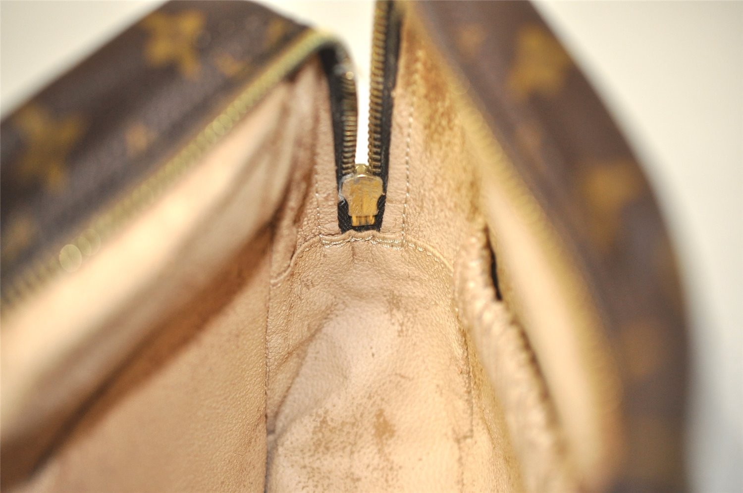 Auth Louis Vuitton Monogram Trousse Toilette 28 Clutch Hand Bag M47522 LV 1466I