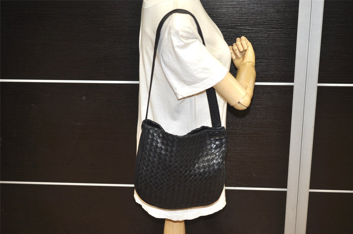 Authentic BOTTEGA VENETA Intrecciato Leather Shoulder Cross Body Bag Black 1469K