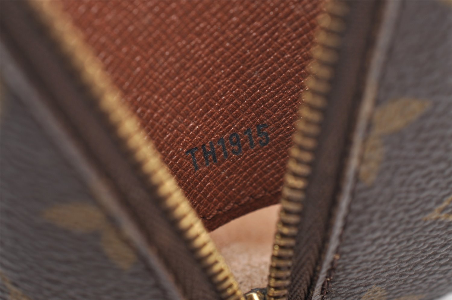 Auth Louis Vuitton Monogram Trousse Demi Ronde 23 Cosmetic Pouch M47520 LV 1472I