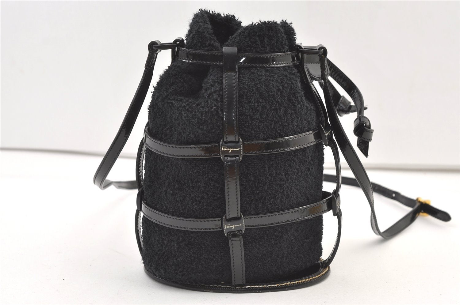 Authentic Salvatore Ferragamo Enamel Pile Shoulder Cross Body Bag Black 1474K