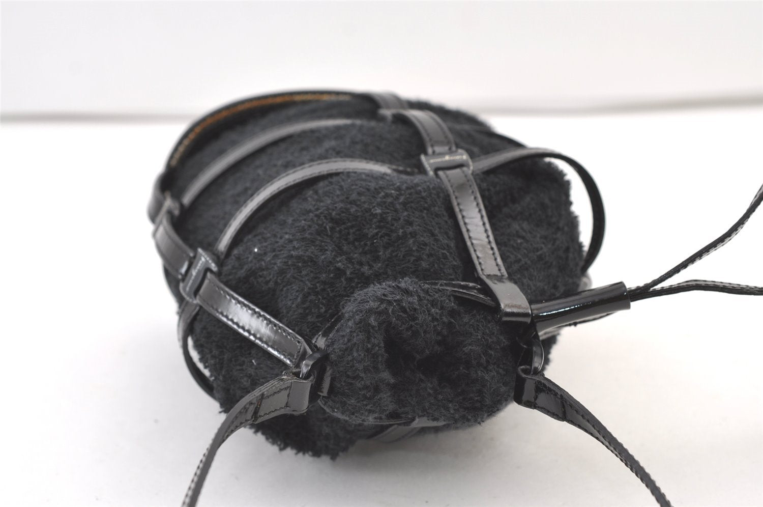 Authentic Salvatore Ferragamo Enamel Pile Shoulder Cross Body Bag Black 1474K