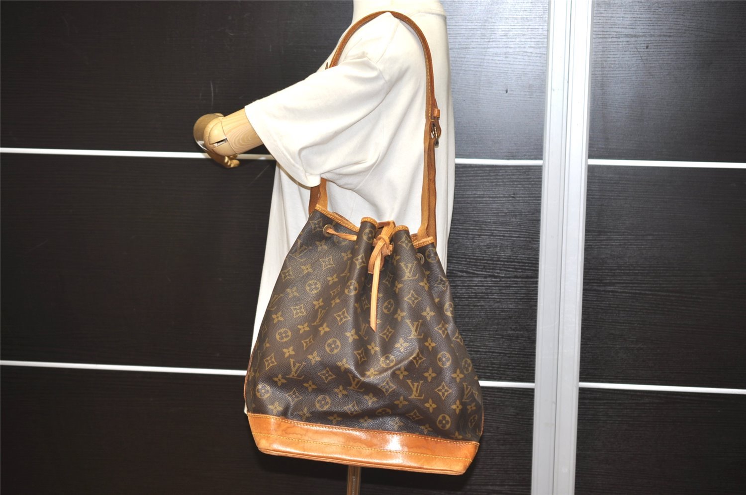 Authentic Louis Vuitton Monogram Noe Shoulder Drawstring Bag M42224 LV 1479I
