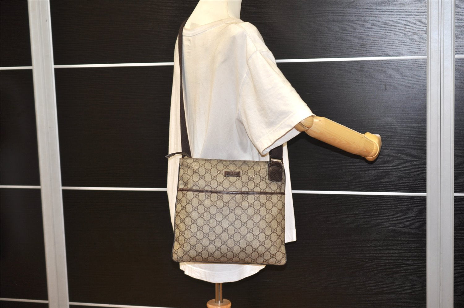 Authentic GUCCI Shoulder Cross Body Bag Purse GG PVC Leather 141626 Brown 1483K