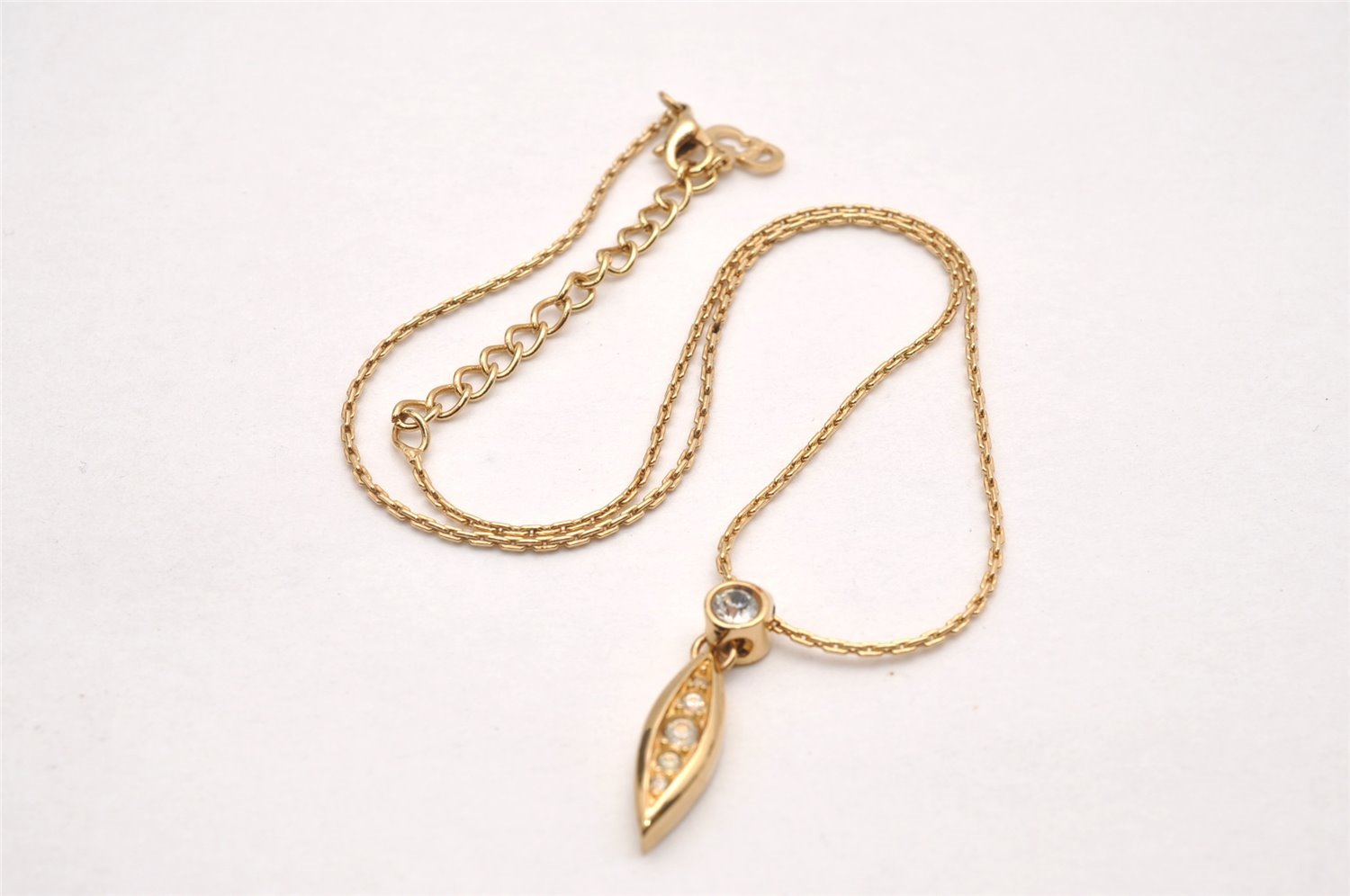 Authentic Christian Dior Gold Tone Chain Rhinestone Pendant Necklace CD 1490J