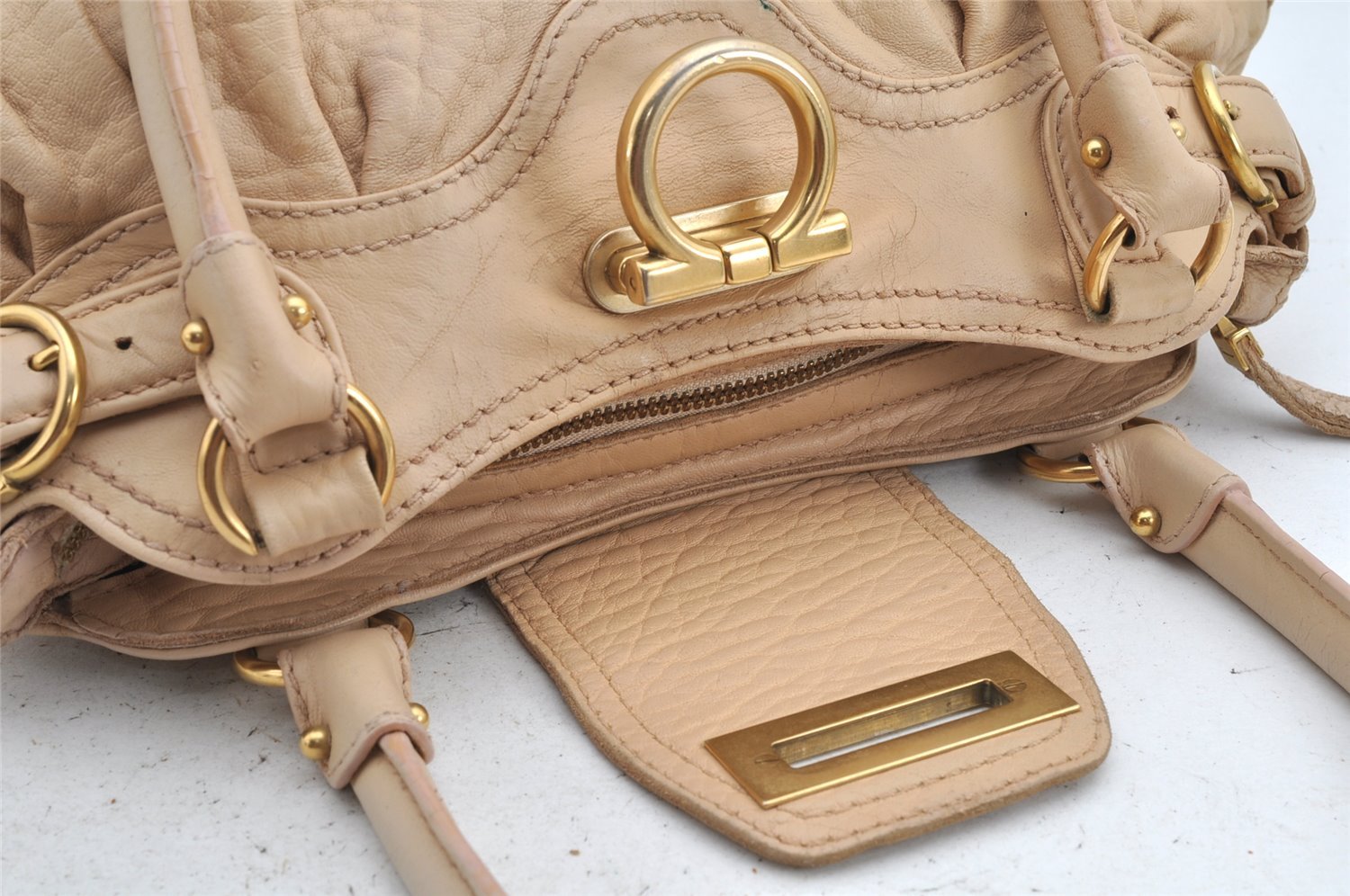 Authentic Salvatore Ferragamo Gancini Leather Shoulder Hand Bag Beige 1490K