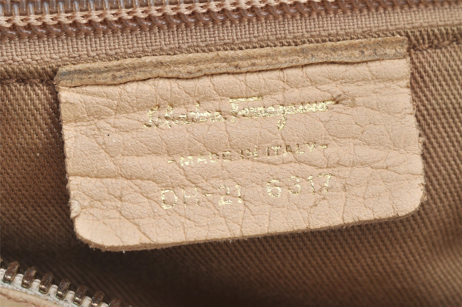 Authentic Salvatore Ferragamo Gancini Leather Shoulder Hand Bag Beige 1490K