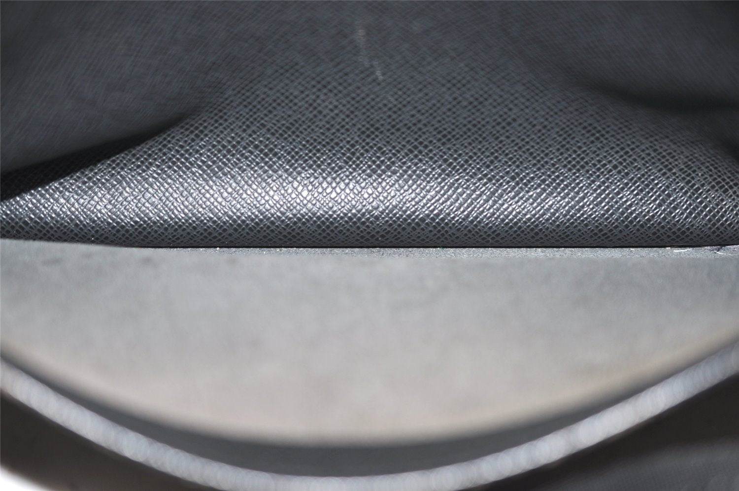 Auth Louis Vuitton Taiga Reporter PM Shoulder Cross Bag Black M30152 LV 1494I