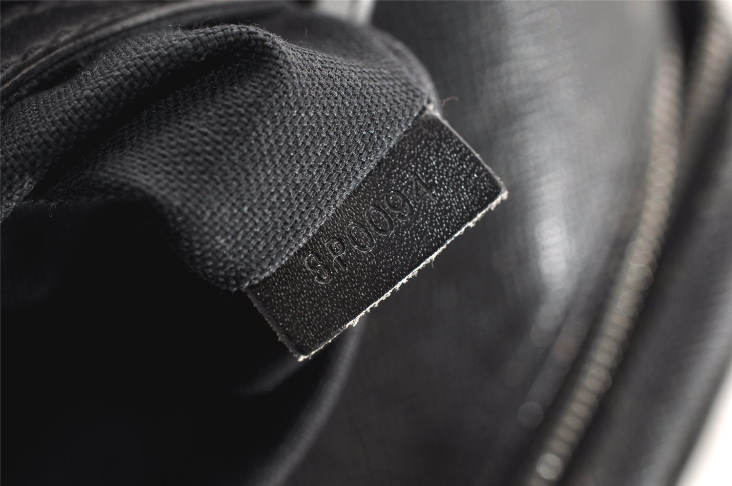 Auth Louis Vuitton Taiga Reporter PM Shoulder Cross Bag Black M30152 LV 1494I