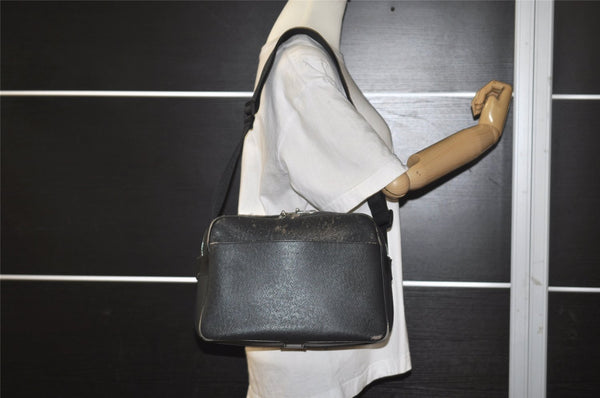 Auth Louis Vuitton Taiga Reporter PM Shoulder Cross Bag Black M30152 LV 1494I