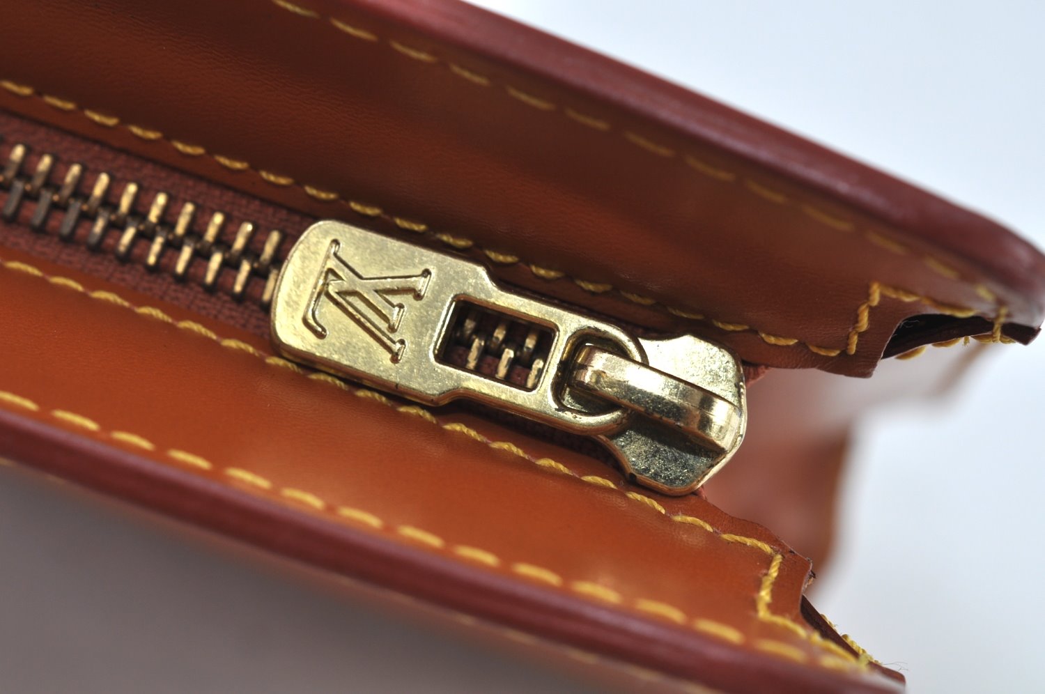 Authentic Louis Vuitton Epi Pochette Homme Clutch Hand Bag Brown M52528 LV 1496I