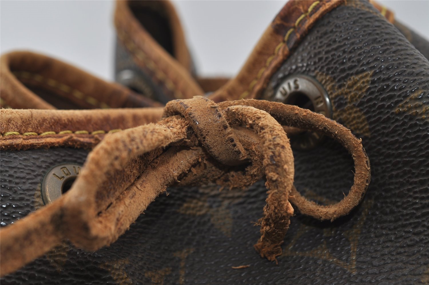 Authentic Louis Vuitton Monogram Noe Shoulder Drawstring Bag M42224 LV 1499I