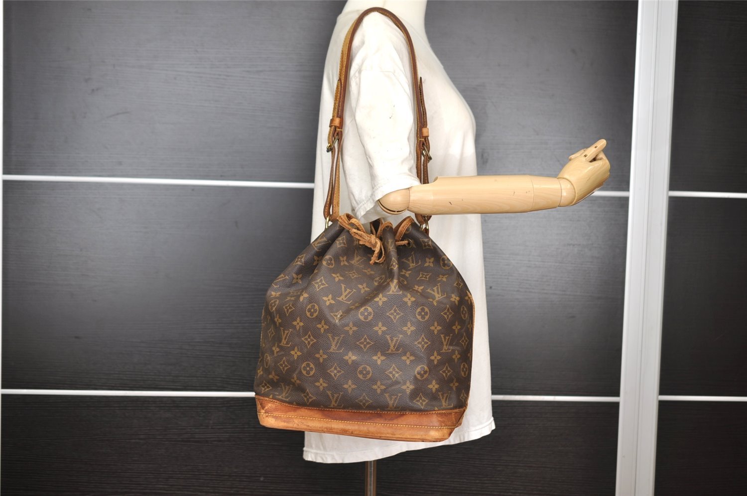 Authentic Louis Vuitton Monogram Noe Shoulder Drawstring Bag M42224 LV 1499I