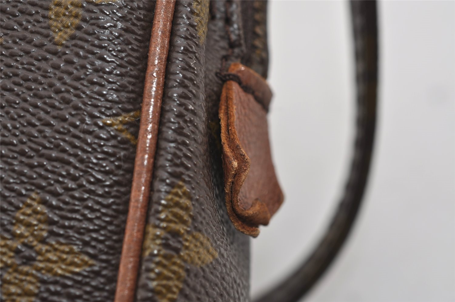 Authentic Louis Vuitton Monogram Danube Shoulder Cross Bag Old Model LV 1500I