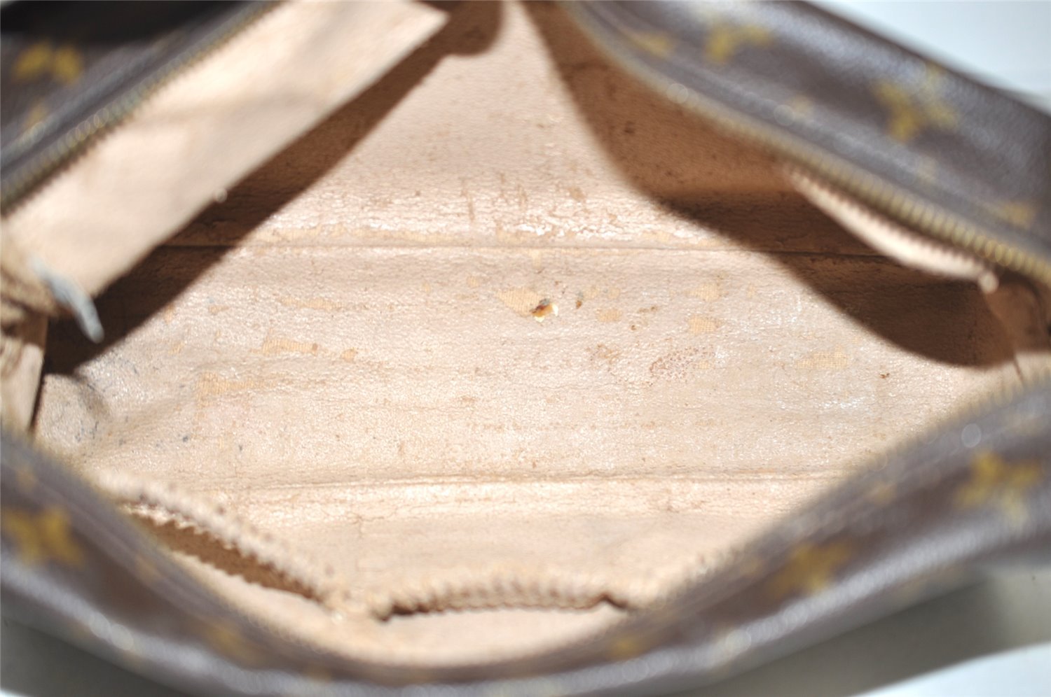 Auth Louis Vuitton Monogram Trousse Toilette 28 Clutch Hand Bag M47522 LV 1501I