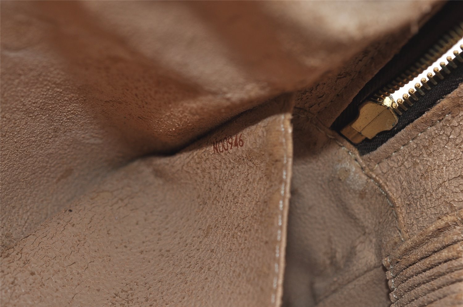 Auth Louis Vuitton Monogram Trousse Toilette 28 Clutch Hand Bag M47522 LV 1501I