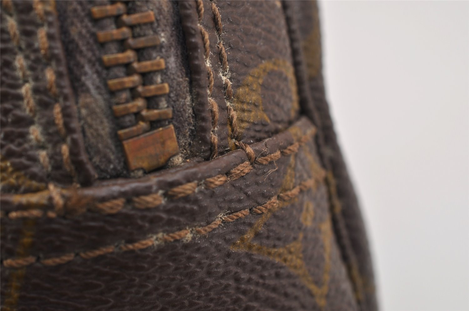 Auth Louis Vuitton Monogram Trousse Toilette 23 Clutch Hand Bag Old Model 1508K