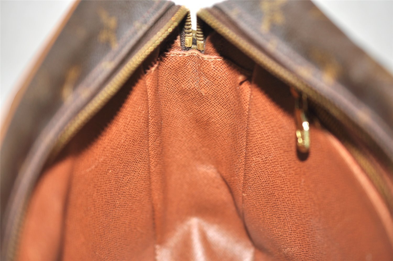 Authentic Louis Vuitton Monogram Nile Shoulder Cross Body Bag M45244 LV 1516I