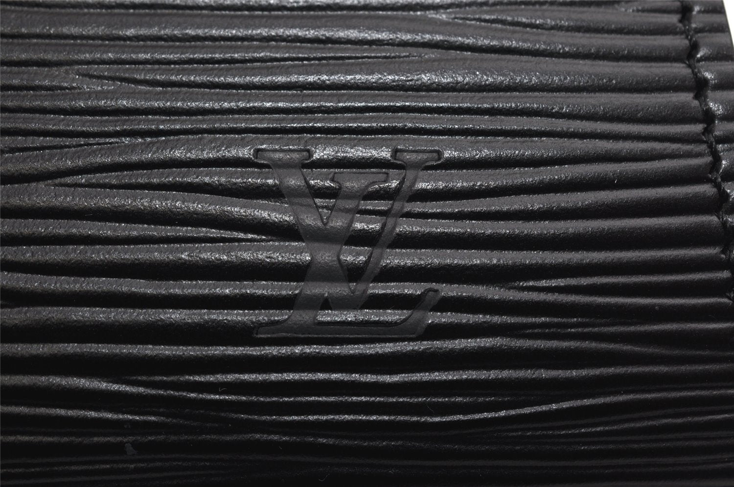 Authentic Louis Vuitton Epi Dauphine Cosmetic Pouch Black M48442 LV 1517K