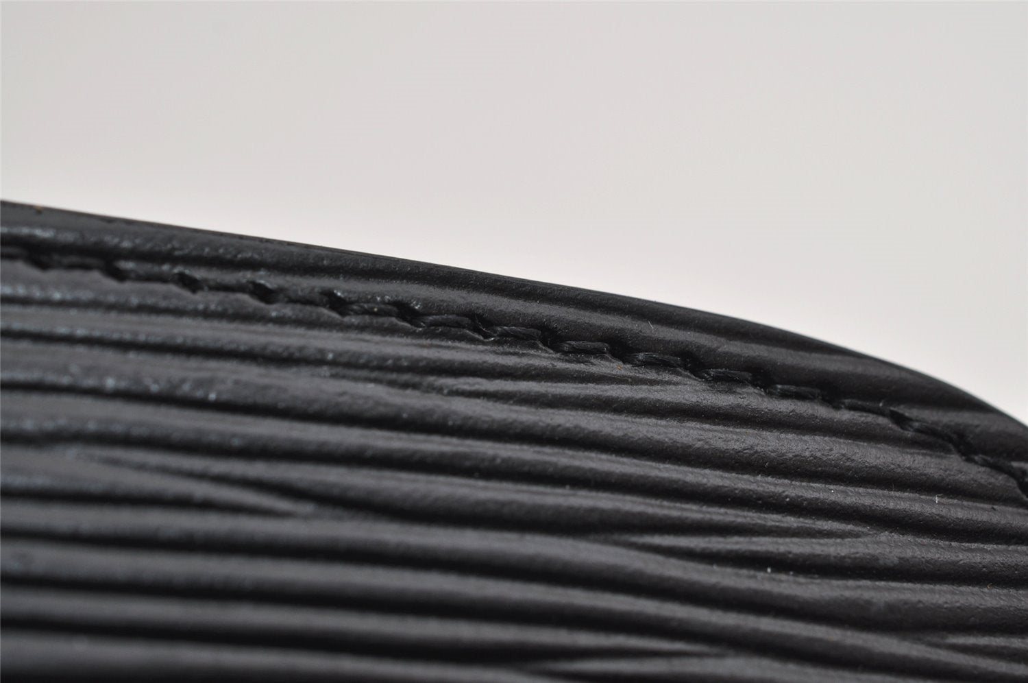 Authentic Louis Vuitton Epi Dauphine Cosmetic Pouch Black M48442 LV 1517K