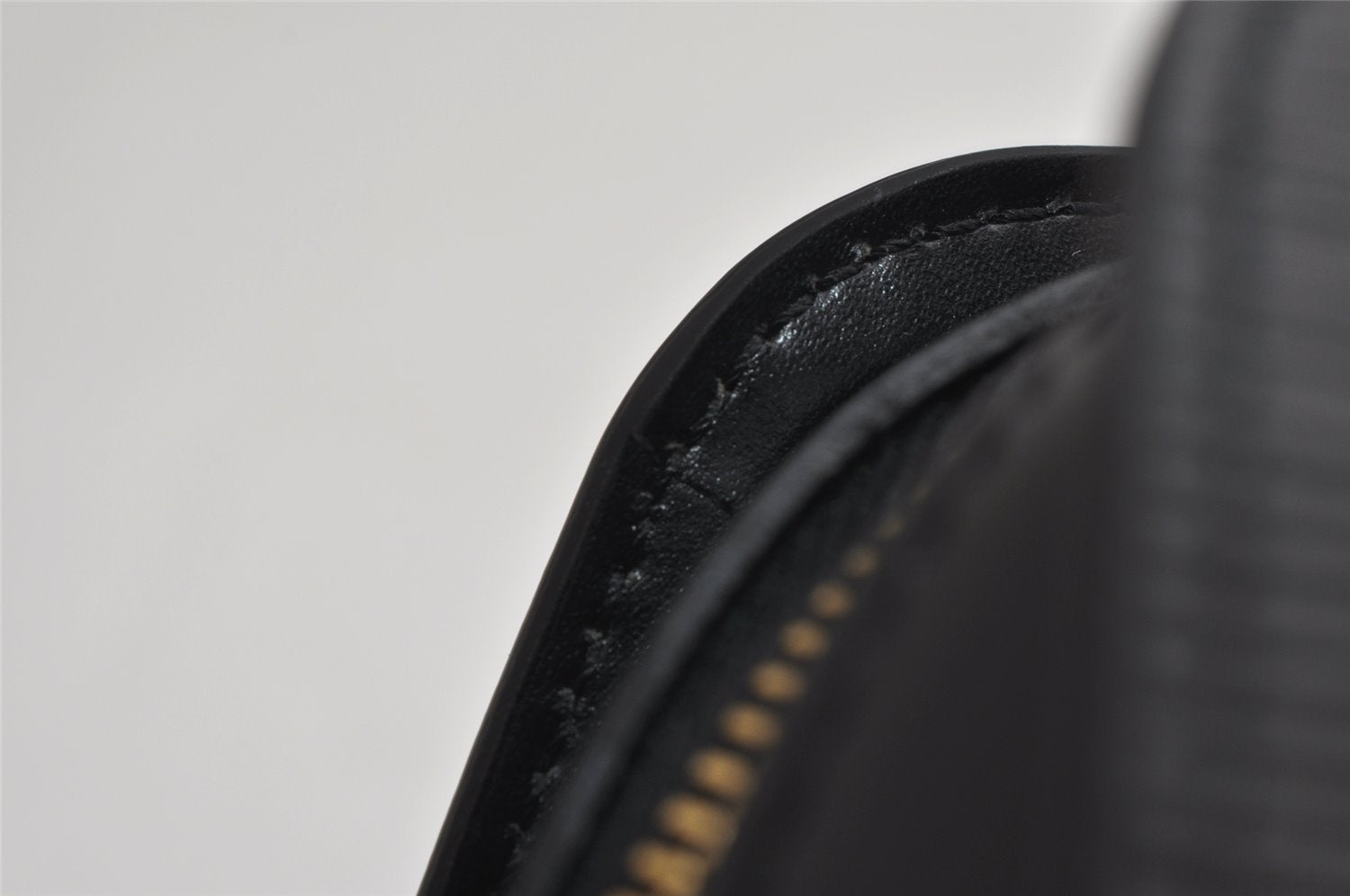 Authentic Louis Vuitton Epi Dauphine Cosmetic Pouch Black M48442 LV 1517K