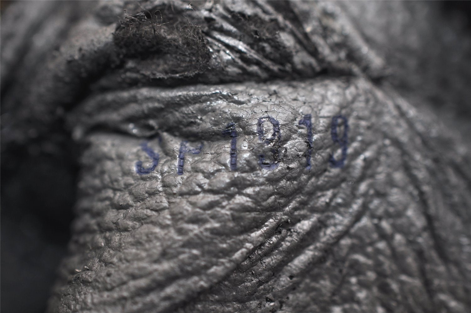 Authentic Louis Vuitton Epi Dauphine Cosmetic Pouch Black M48442 LV 1517K