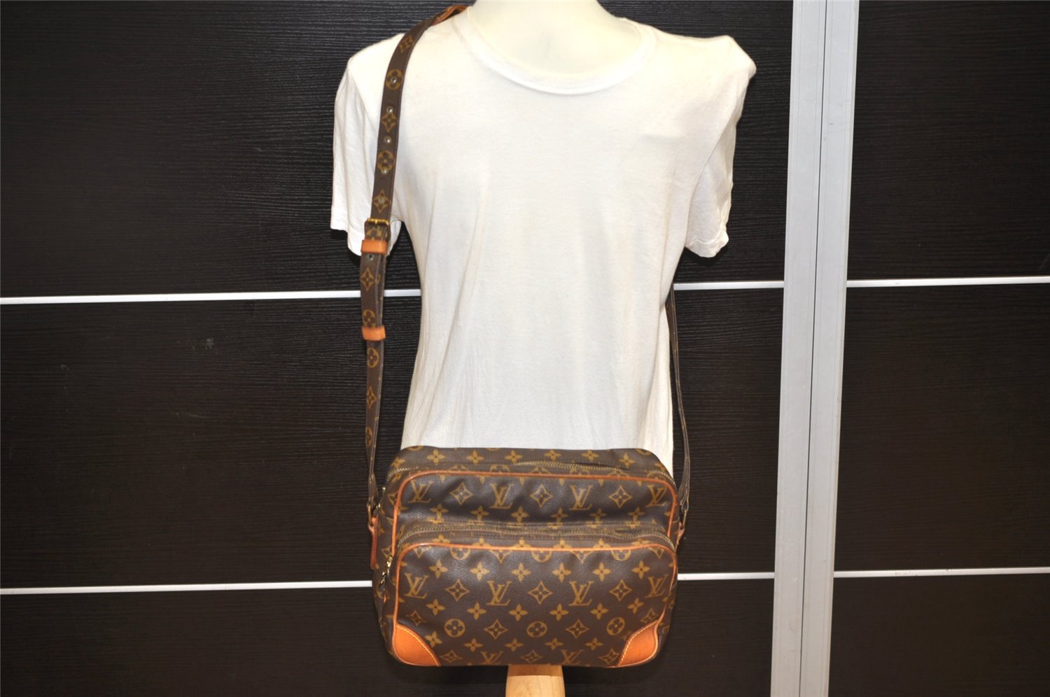 Authentic Louis Vuitton Monogram Nile Shoulder Cross Body Bag M45244 LV 1520K