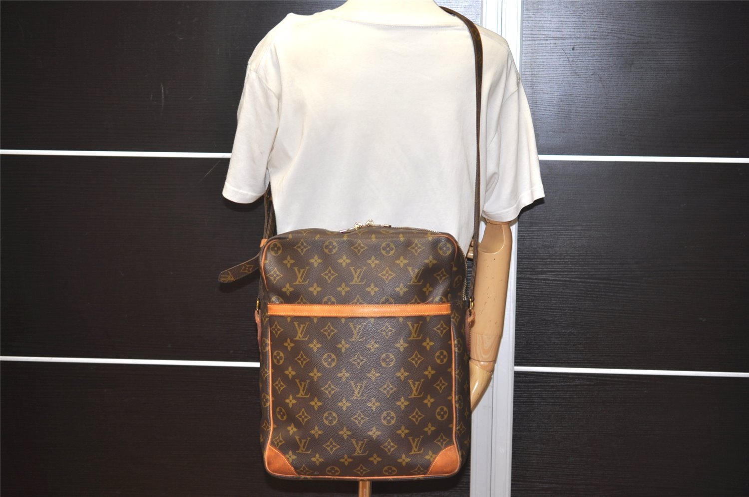Authentic Louis Vuitton Monogram Danube 28 Shoulder Cross Body Bag LV 1542I