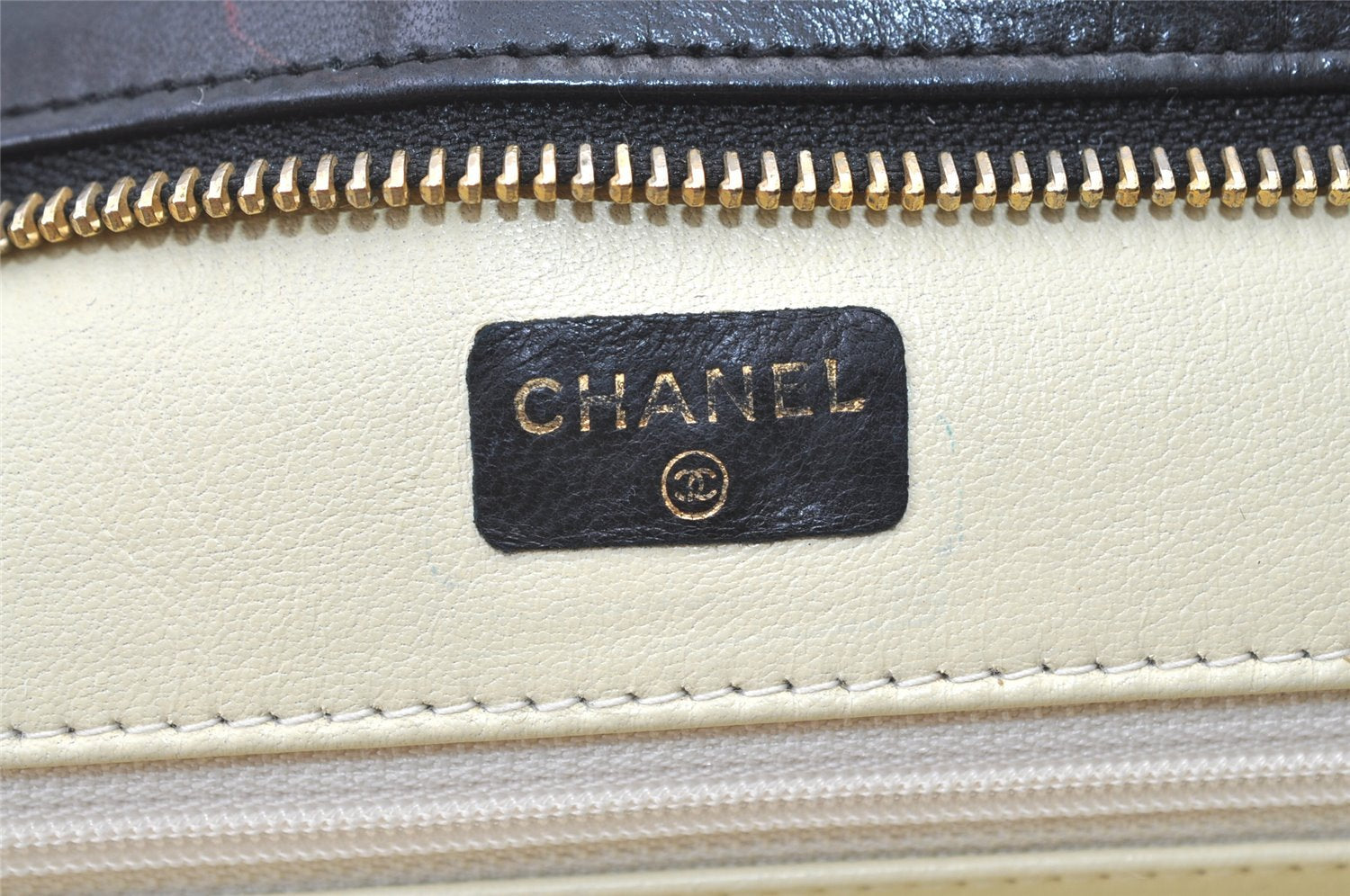 Authentic CHANEL Calf Skin Bicolore CC Logo Clutch Hand Bag Purse Black 1542K