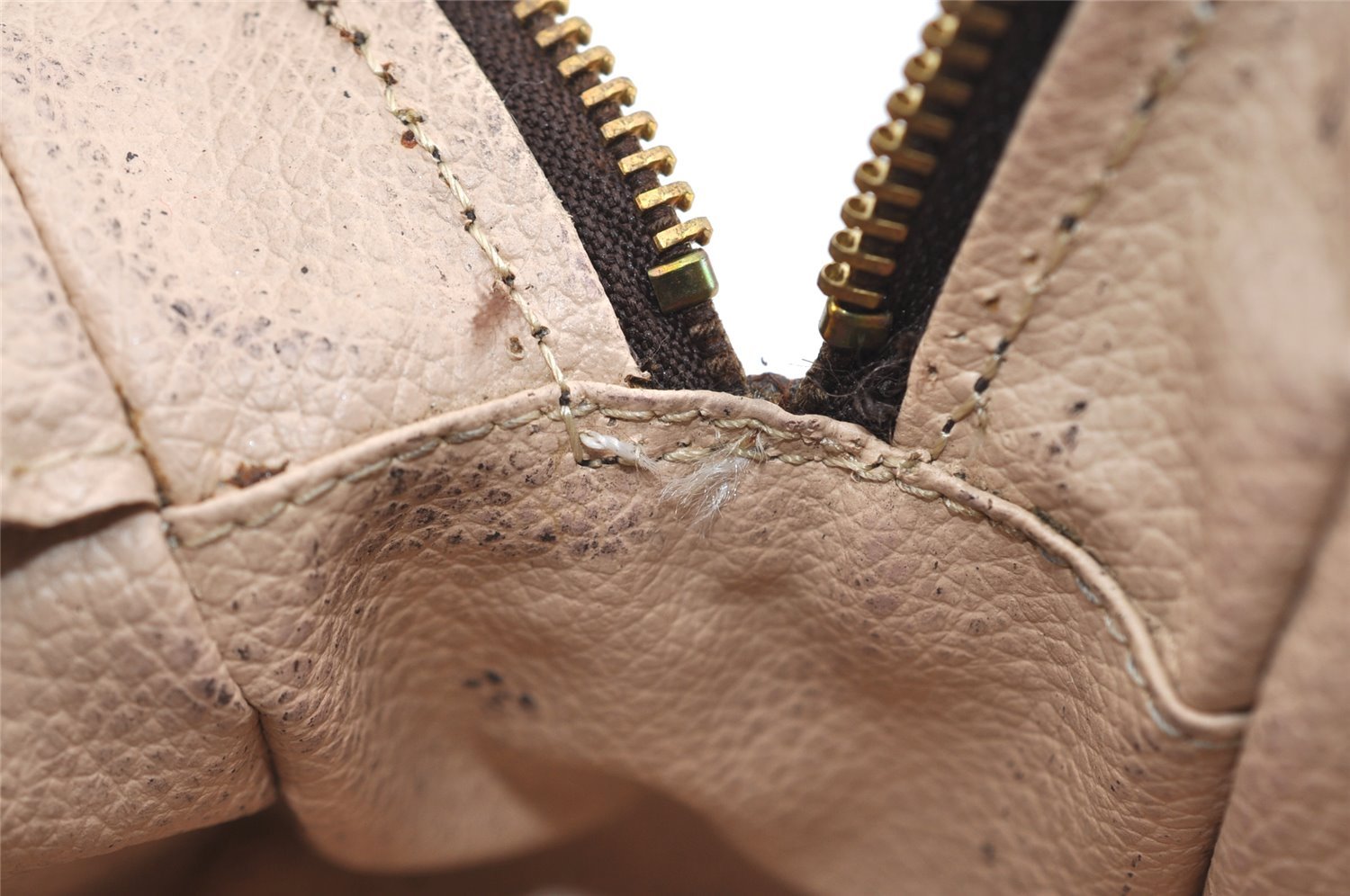 Auth Louis Vuitton Monogram Trousse Toilette 28 Clutch Hand Bag M47522 LV 1551I