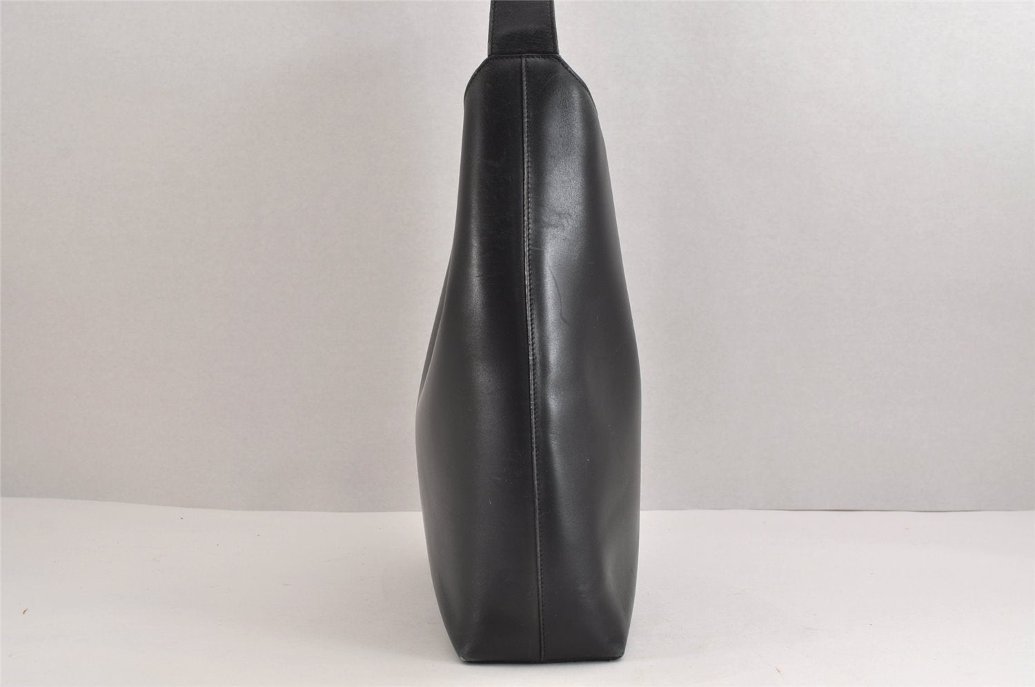 Authentic GUCCI Vintage Shoulder Bag Purse Leather Black 1552J