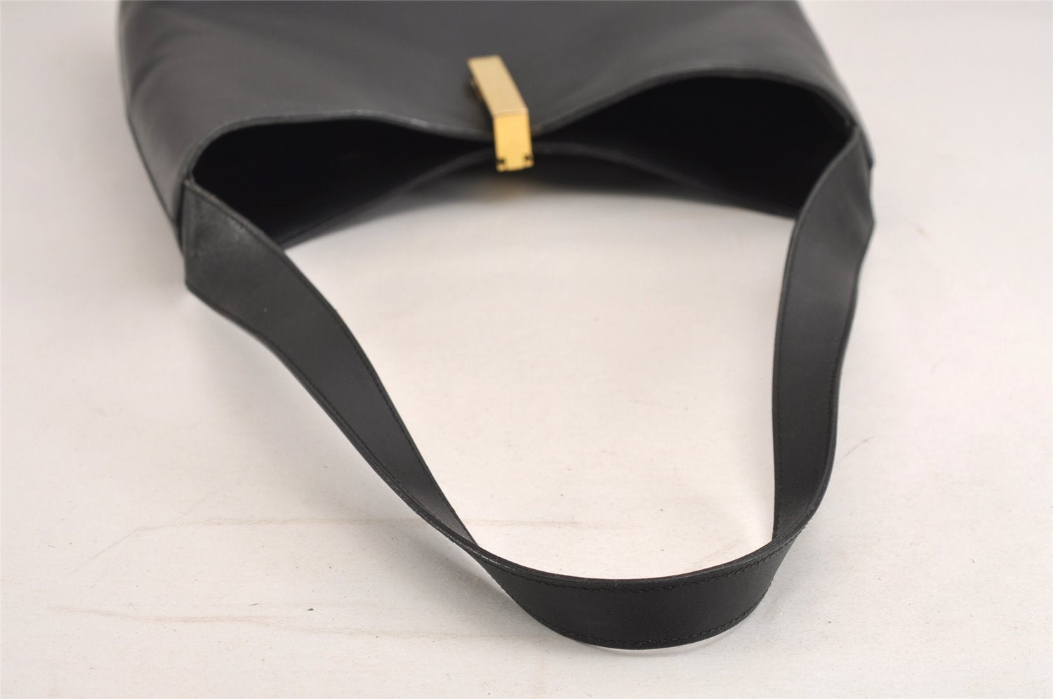 Authentic GUCCI Vintage Shoulder Bag Purse Leather Black 1552J