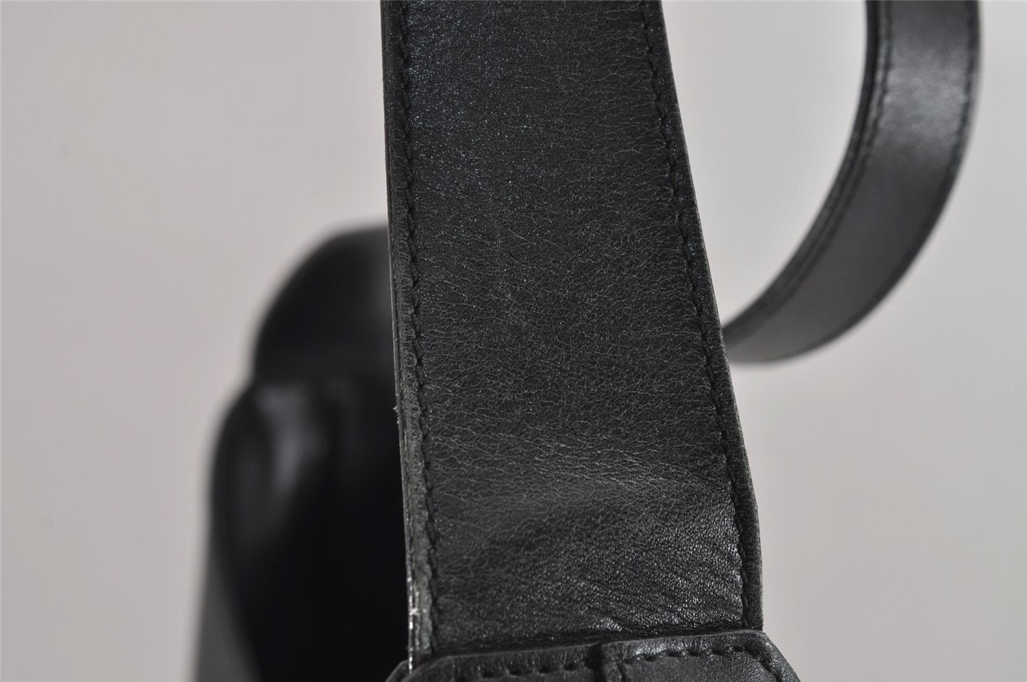 Authentic GUCCI Vintage Shoulder Bag Purse Leather Black 1552J