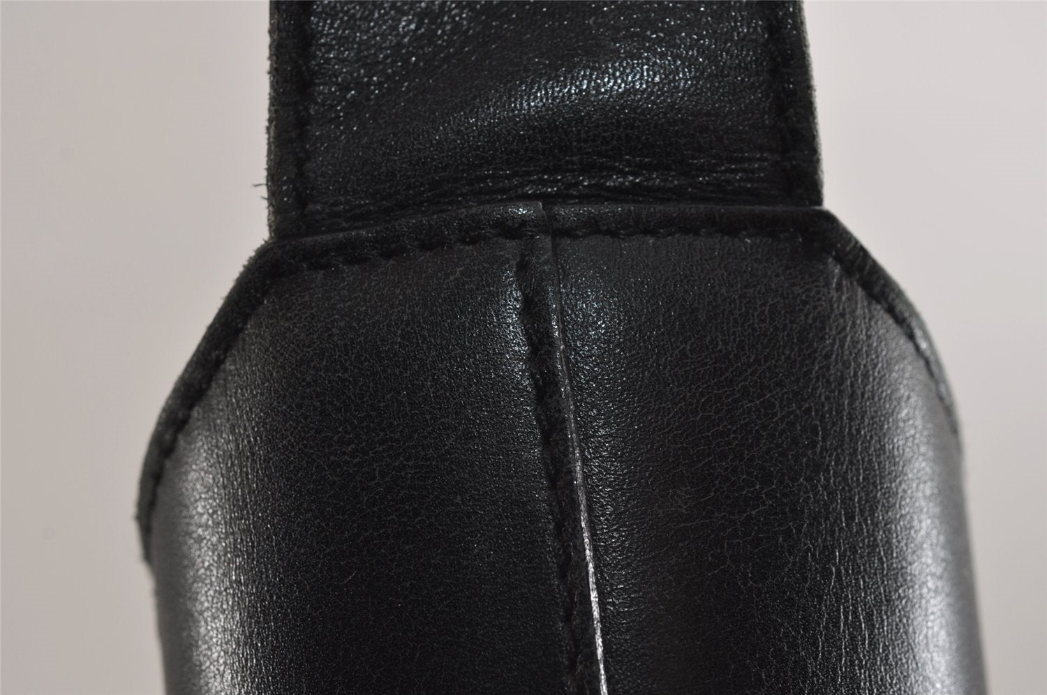 Authentic GUCCI Vintage Shoulder Bag Purse Leather Black 1552J