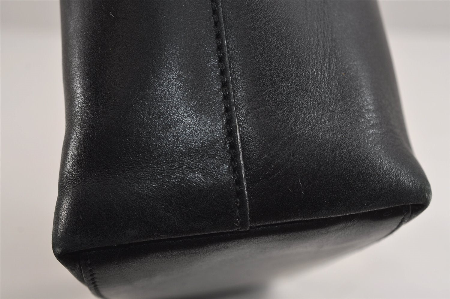 Authentic GUCCI Vintage Shoulder Bag Purse Leather Black 1552J